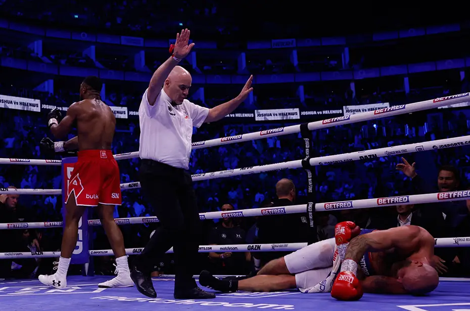 Anthony Joshua, Robert Helenius'u nakavt etti, 2.5 yıl sonra bir ilki başardı - 11