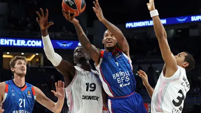 Anadolu Efes'ten EuroLeague'de sezonun ilk galibiyeti