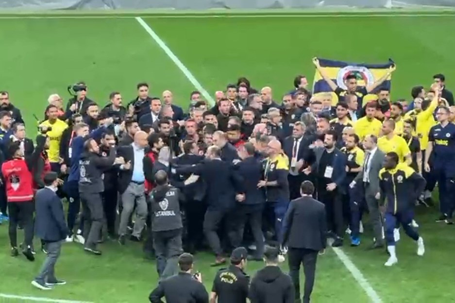 OLAYLI DERBİ: Fenerbahçeli 2 futbolcu hakkında zorla getirilme kararı