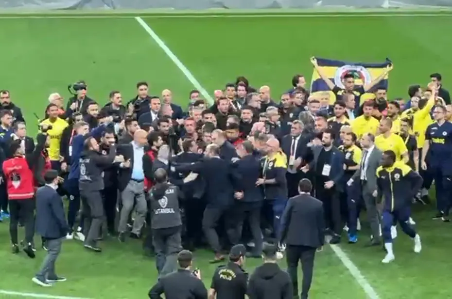 Olaylı Galatasaray - Fenerbahçe derbisindeki hakaret davasında yeni gelişme - 5 Olaylı Galatasaray - Fenerbahçe derbisindeki hakaret davasında yeni gelişme - 5