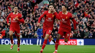Liderliğini sürdürdü: Dev maçta 3 puan Liverpool'un