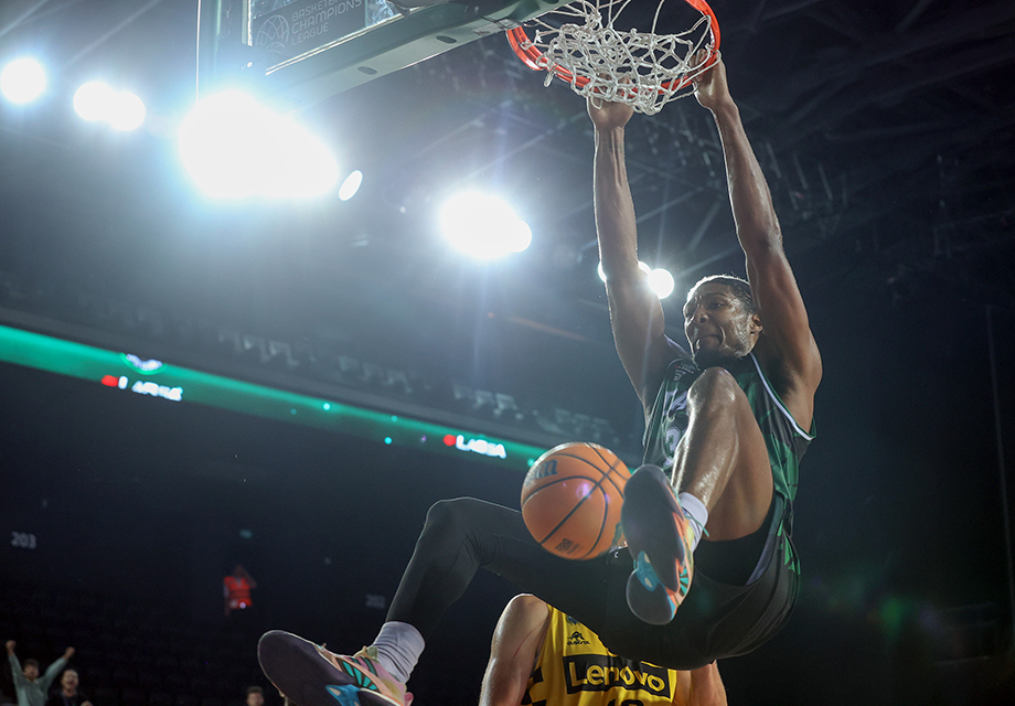 McCormack ve Carey Jr. Basketbol Şampiyonlar Ligi'nde ayın takımına seçildi