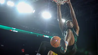 McCormack ve Carey Jr. Basketbol Şampiyonlar Ligi'nde ayın takımına seçildi