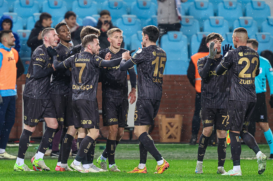 Konyaspor - Trabzonspor maçı ne zaman, saat kaçta, hangi kanalda? (İlk 11'ler)