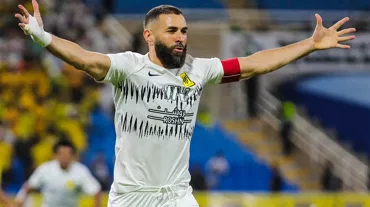 Karim Benzema 4 dakikada hem rakip hem de kendi kalesine attı