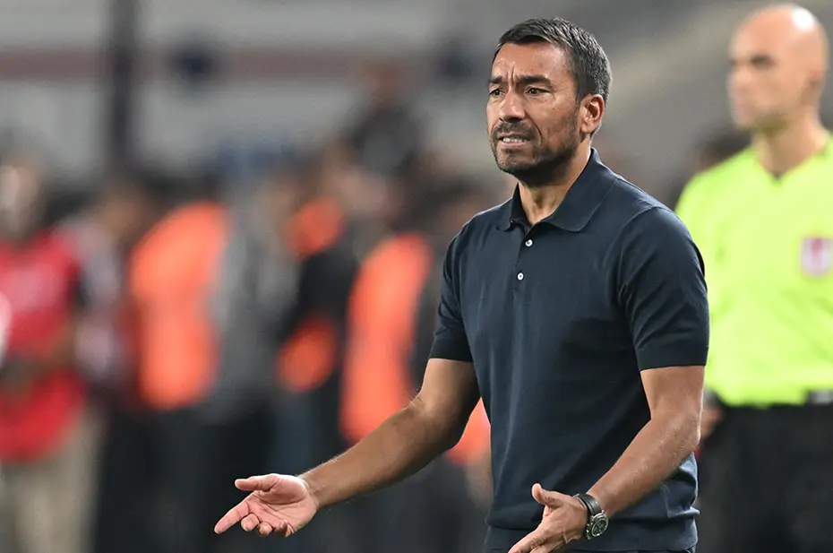 Van Bronckhorst'tan Başakşehir maçı öncesi futbolculara Malmö vurgusu - 5 Van Bronckhorst'tan Başakşehir maçı öncesi futbolculara Malmö vurgusu - 5