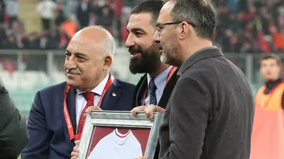 Hırvatistan maçı öncesi Arda Turan ödüllendirildi