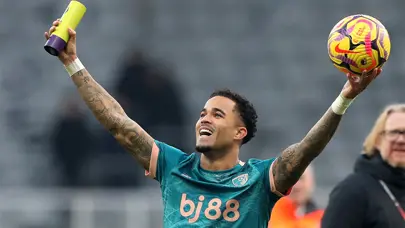 Justin Kluivert'tan hat-trick: 4 gollü galibiyet Premier Lig tarihine geçti Justin Kluivert'tan hat-trick: 4 gollü galibiyet Premier Lig tarihine geçti