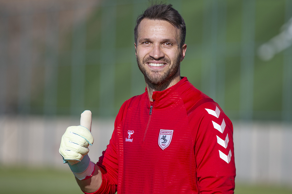 Okan Kocuk: Muslera ile rekabet etmek zor