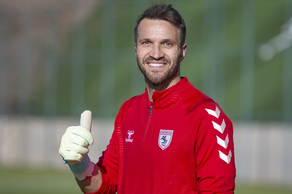 Süper Lig’e performanslarıyla damga vurdular: İşte, sezonun en başarılı file bekçileri - 10