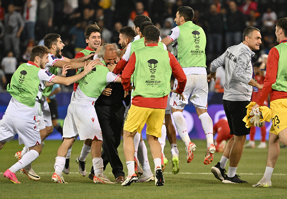 Tacikistan, Asya Kupası'nda son 16 turuna yükseldi