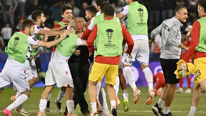 Tacikistan, Asya Kupası'nda son 16 turuna yükseldi