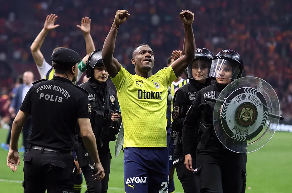 Michy Batshuayi, Fenerbahçe formasını derbide son kez giydi - 3