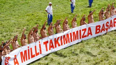 Başpehlivanlardan, Merih Demiral'a destek: Er meydanında bozkurt işareti