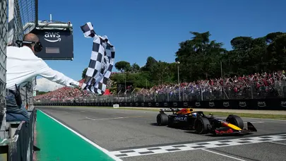 Max Verstappen'nden üst üste 4. zafer: McLaren'in serisi İtalya'da bitti Max Verstappen'nden üst üste 4. zafer: McLaren'in serisi İtalya'da bitti