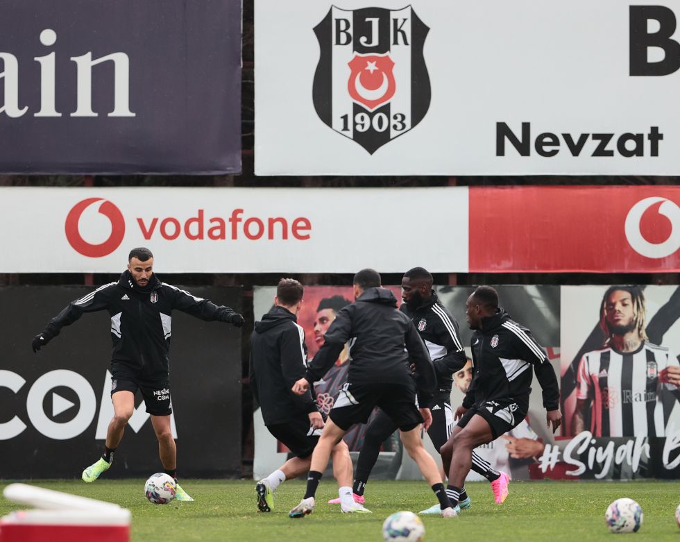 Beşiktaş, Ümraniyespor maçı için kampa girdi