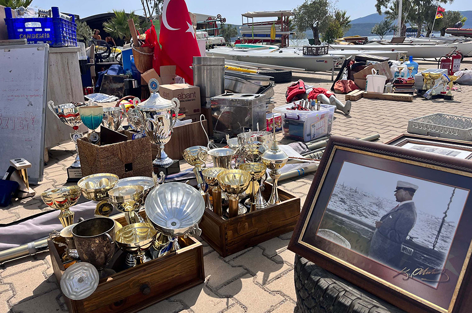 Tesisler yıkıldı, kupalar sokağa atıldı