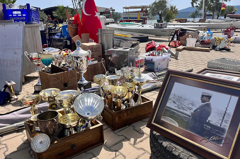 Tesisler yıkıldı, kupalar sokağa atıldı - 3