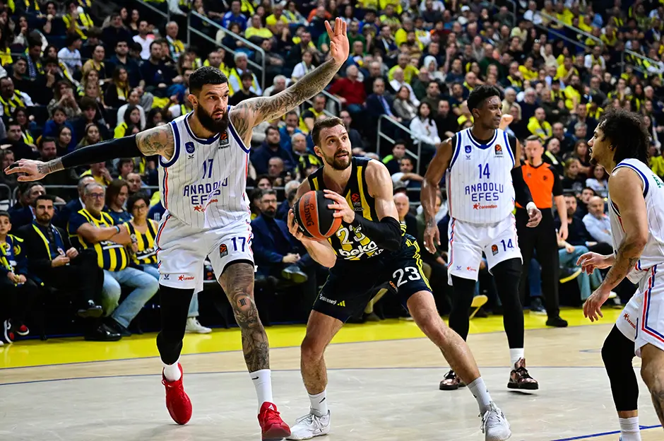 Süper Lig'de Anadolu Efes ve Fenerbahçe Beko'nun maçları ertelendi