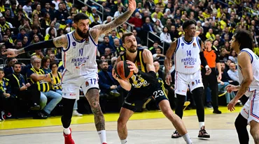 Fenerbahçe Beko evinde Anadolu Efes'i yıktı