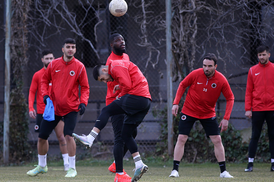 Gençlerbirliği'nde yeni transfer de idmanda