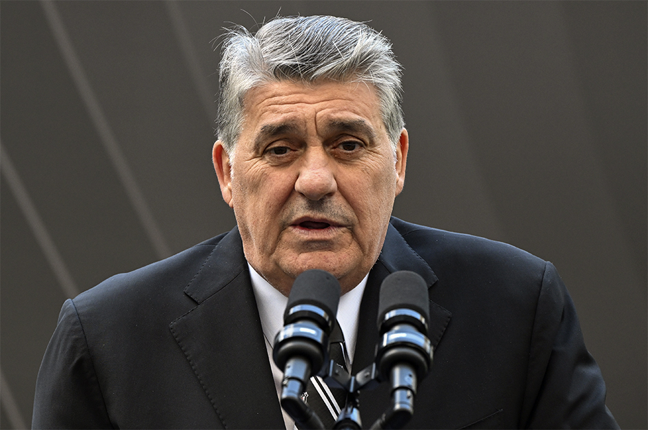 Son 14 maçın 13'üne ilk 11'de çıkmıştı: Serdal Adalı "kendine takım bul" dedi