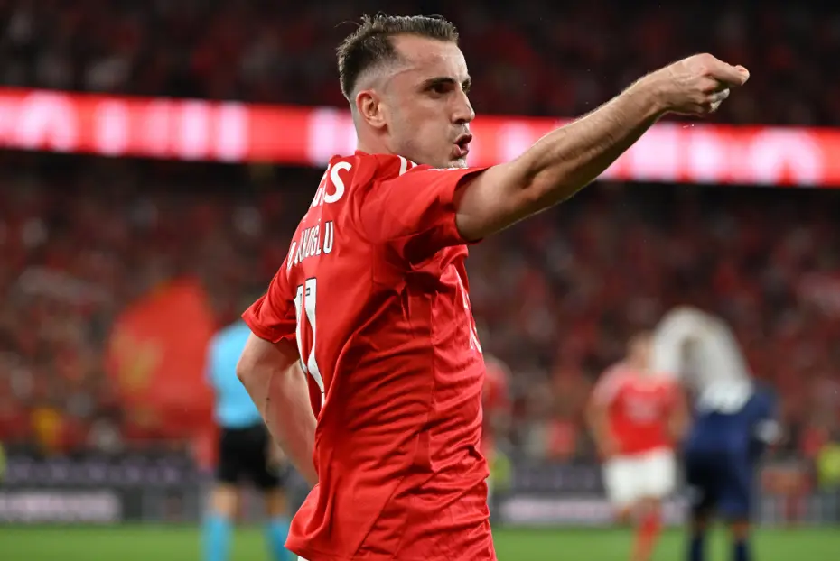 Avrupa'da Kerem Aktürkoğlu çılgınlığı: Ünlü kulüp, milli futbolcuyu etiketleyerek paylaştı - 2 Avrupa'da Kerem Aktürkoğlu çılgınlığı: Ünlü kulüp, milli futbolcuyu etiketleyerek paylaştı - 2