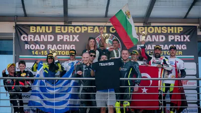 Milli motosikletçilerden Furkan Eryılmaz ve Muammer Nuri Karakaya, şampiyon oldu