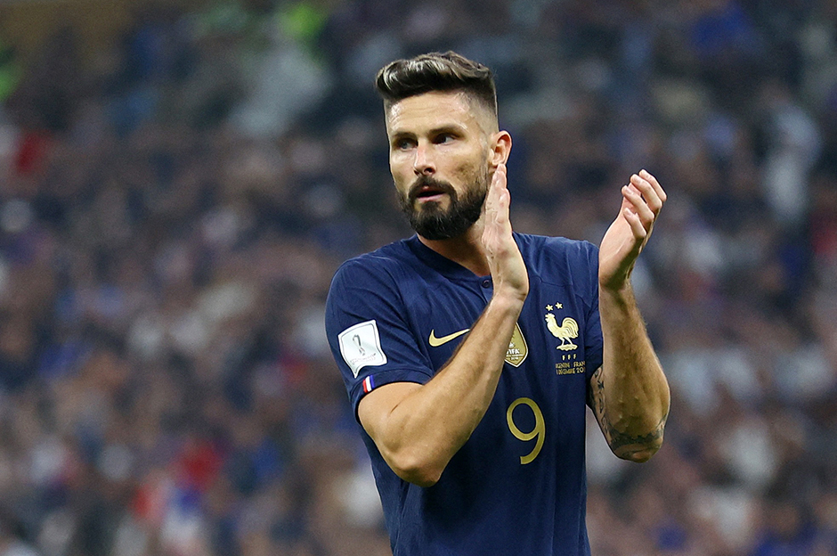 Giroud, Premier Lig devinin radarında