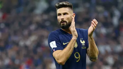 Giroud, Premier Lig devinin radarında