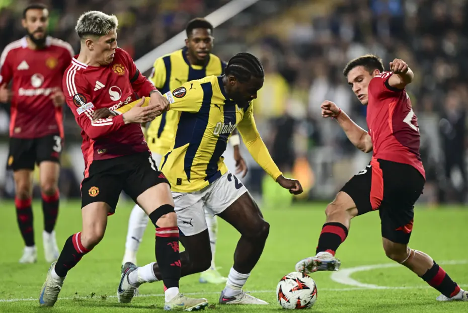 Fenerbahçe'nin yıldızından flaş hamle: Ailesini ülkesine gönderdi, evi boşaltıyor - 5 Fenerbahçe'nin yıldızından flaş hamle: Ailesini ülkesine gönderdi, evi boşaltıyor - 5