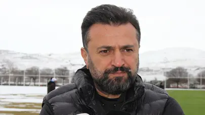 Bülent Uygun'dan transfer sözleri: "Tam uçağa binecek, futbolcu yan çiziyor"
