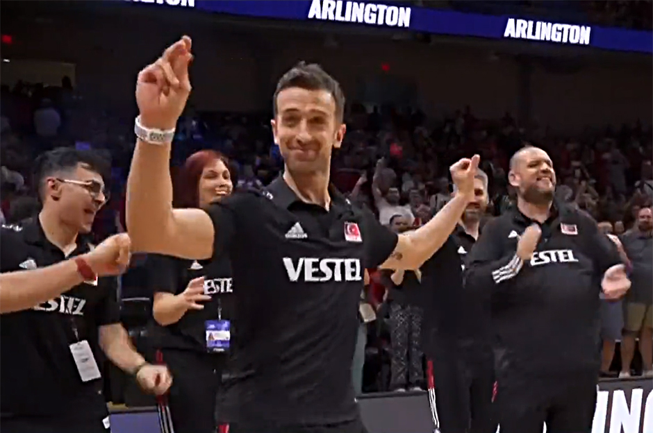 Daniele Santarelli'nin 'Erik dalı' performansı gündem oldu; herkes bu anı konuşuyor