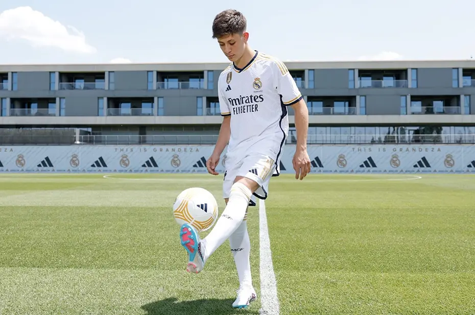 Bambaşka bir Arda Güler! Sahada, soyunma odasındaki utangaç halinden eser kalmıyor - 5