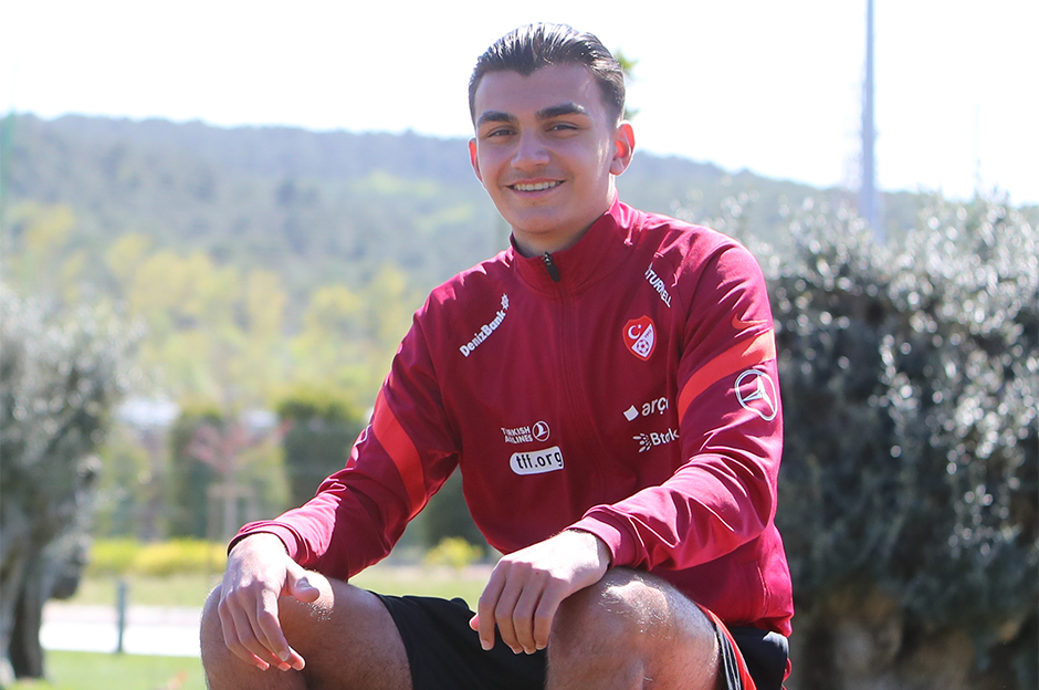 Can Uzun, futbol tarihinin en iyi 11'i ve GOAT tercihini yaptı