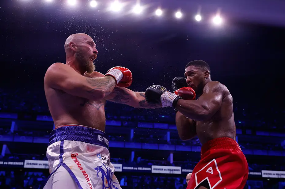 Anthony Joshua, Robert Helenius'u nakavt etti, 2.5 yıl sonra bir ilki başardı - 8