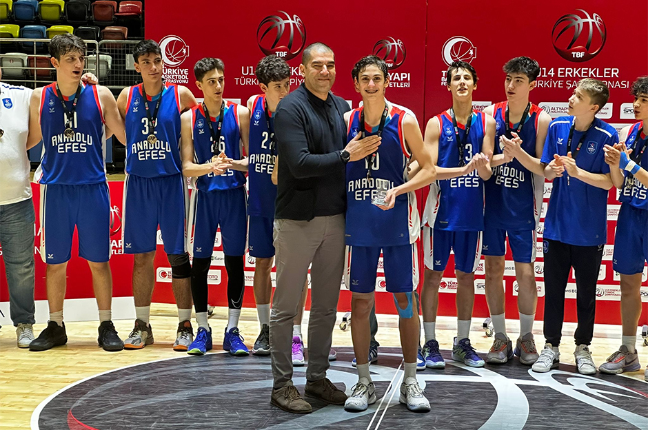 Ömer Kutluay babasının izinde; turnuvanın en değerli oyuncusu seçildi