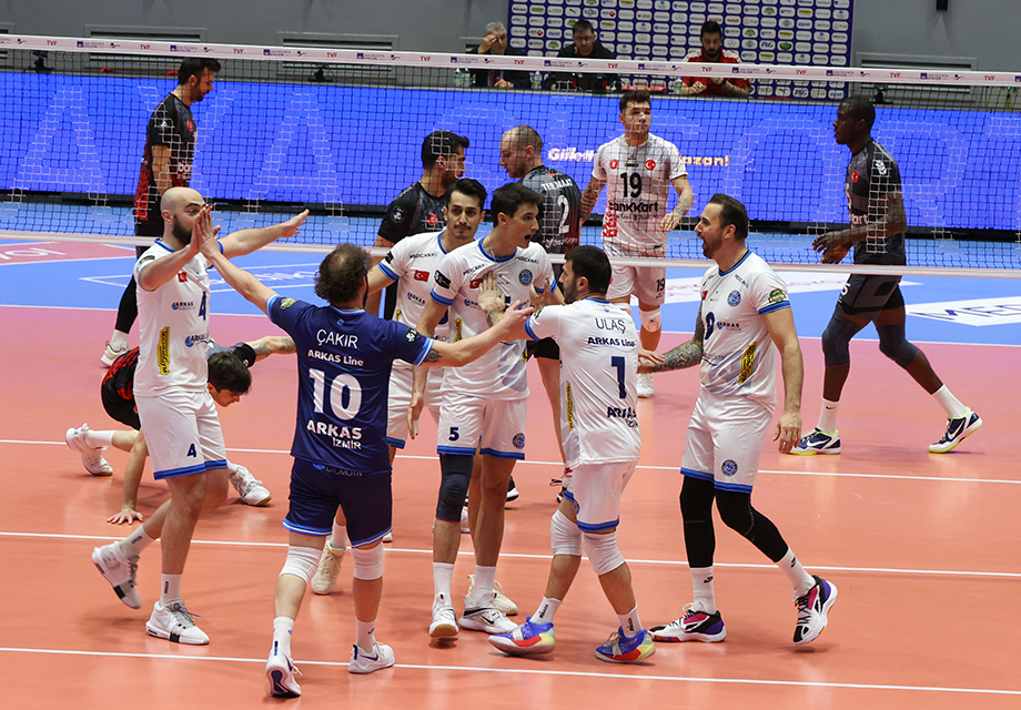Arkas Spor, CEV Kupası'nda çeyrek finale yükseldi