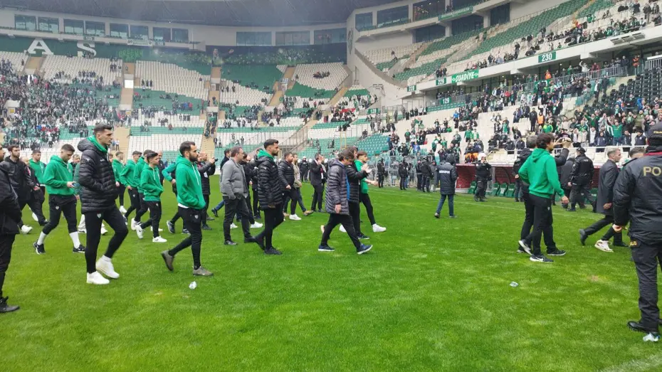 Bursaspor-Amedspor maçı öncesi futbolcular arasında arbede çıktı - 9