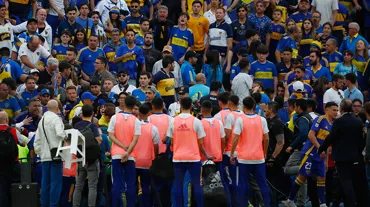 Superclasico sonrası ortalık karıştı: Kaleci Romero, tribünde taraftarla kavga etti