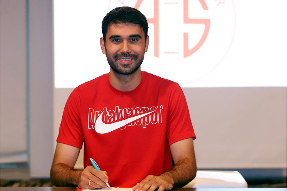 Antalyaspor'da Gerrit Holtmann ile yollar ayrıldı