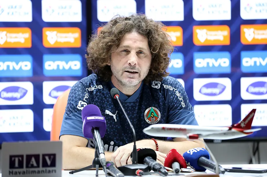 Trabzonspor'un yeni hocasını canlı yayında açıkladı: "Taraftar onu çok istiyor" - 5 Trabzonspor'un yeni hocasını canlı yayında açıkladı: "Taraftar onu çok istiyor" - 5