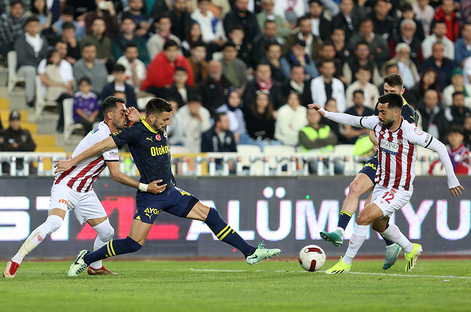 Fenerbahçe, Sivasspor'a takıldı