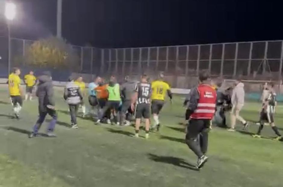 İzmir'de hakeme saldıran futbolcu tutuklandı