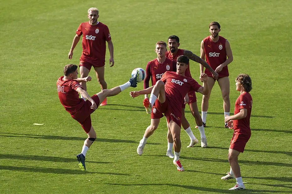 Galatasaray antrenmanında talihsiz an - 5 Galatasaray antrenmanında talihsiz an - 5