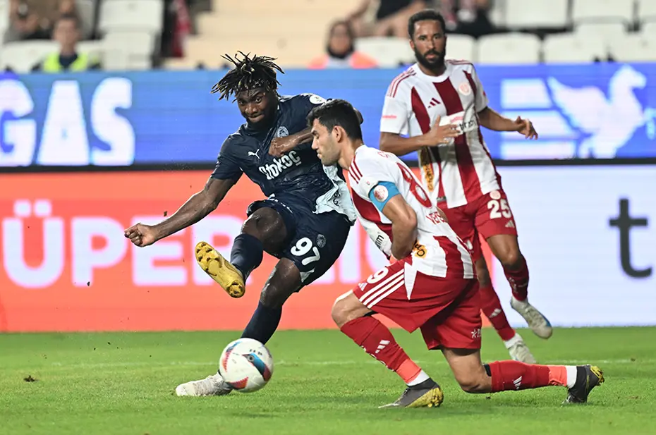 Trio ekibi noktayı koydu: Edin Dzeko'ya yapılan müdahale penaltı mı? - 3