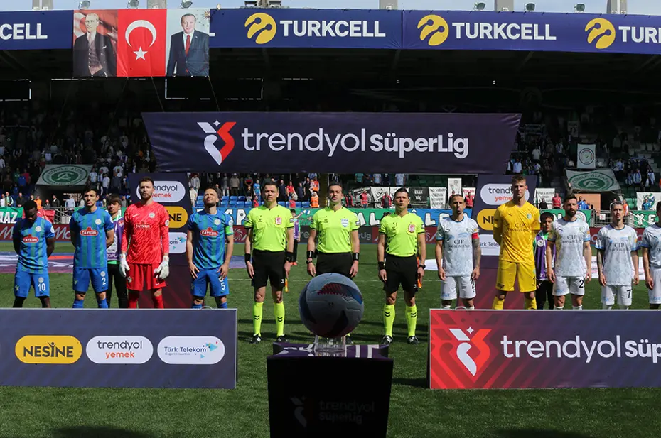 Süper Lig'de olay maç: 45 dakikada başlarına gelmeyen kalmadı! - 2