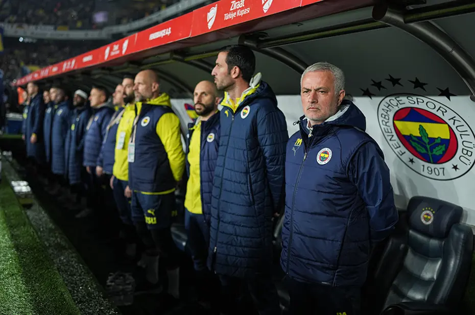 "Okan Buruk, Mourinho'yu yine imha etti" | Spor yazarları Fenerbahçe-Galatasaray derbisi için ne dedi? - 5 "Okan Buruk, Mourinho'yu yine imha etti" | Spor yazarları Fenerbahçe-Galatasaray derbisi için ne dedi? - 5