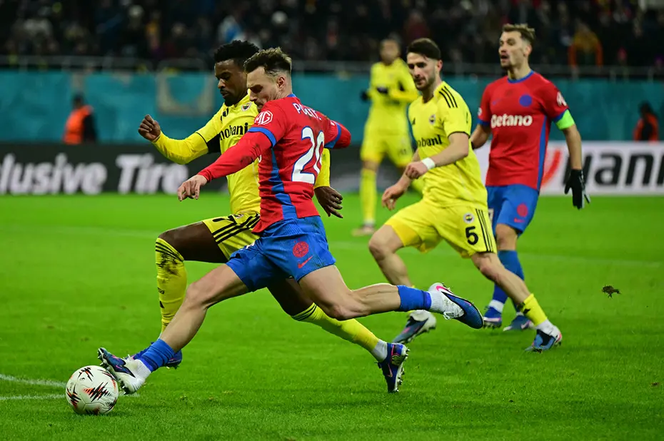 Fenerbahçe maçının ardından başkan çıldırdı: Son düdük çalar çalmaz 3 futbolcuyu gönderdi - 3 Fenerbahçe maçının ardından başkan çıldırdı: Son düdük çalar çalmaz 3 futbolcuyu gönderdi - 3