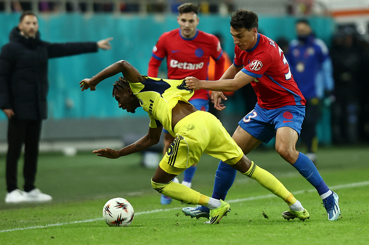 FCSB-Fenerbahçe maçının devre arasında ortalık karıştı: Olayın merkezindeki isim ne olduğunu açıkladı